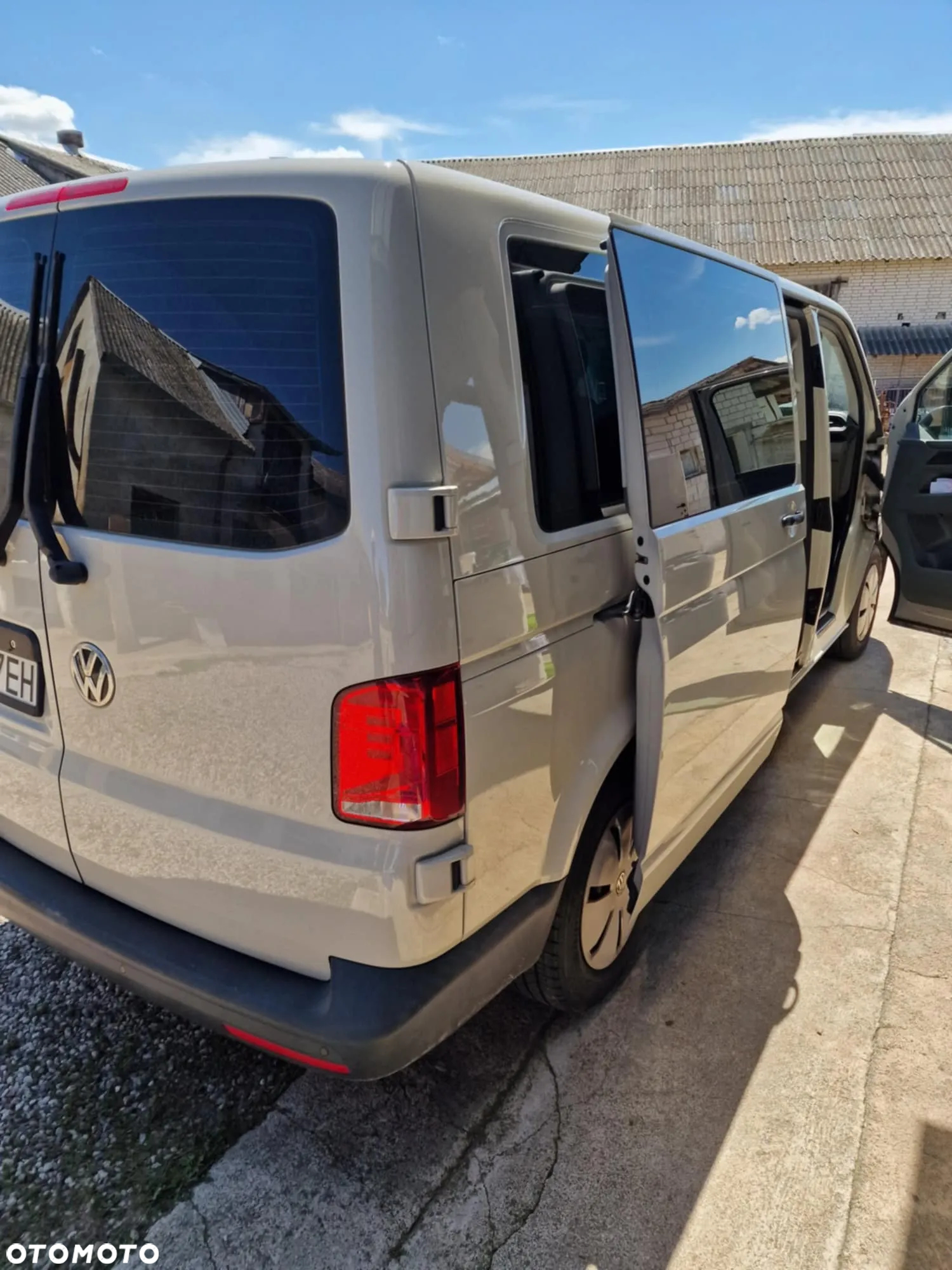 Volkswagen Caravelle - 7