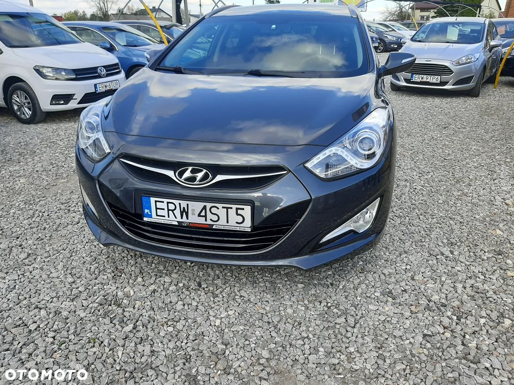 Hyundai i40 Kombi blue 1.6 Family - 13
