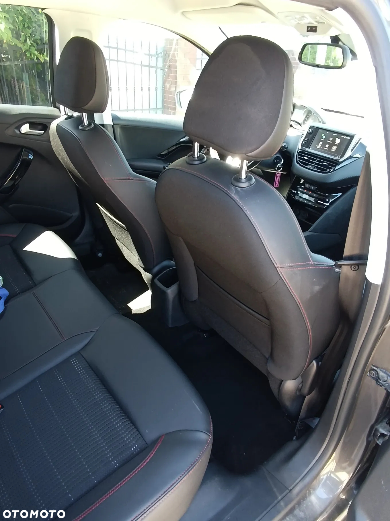 Peugeot 208 - 21