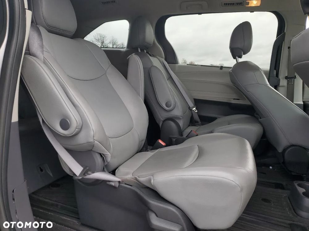 Toyota Sienna - 12