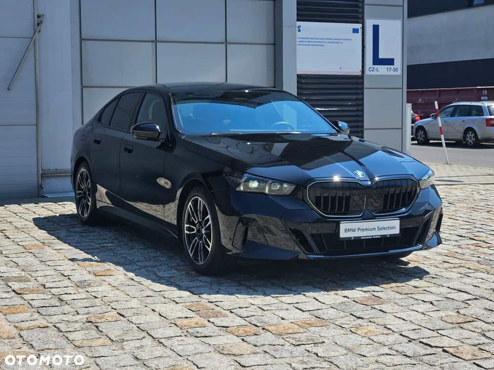 BMW Seria 5 520d xDrive mHEV M Sport - 10
