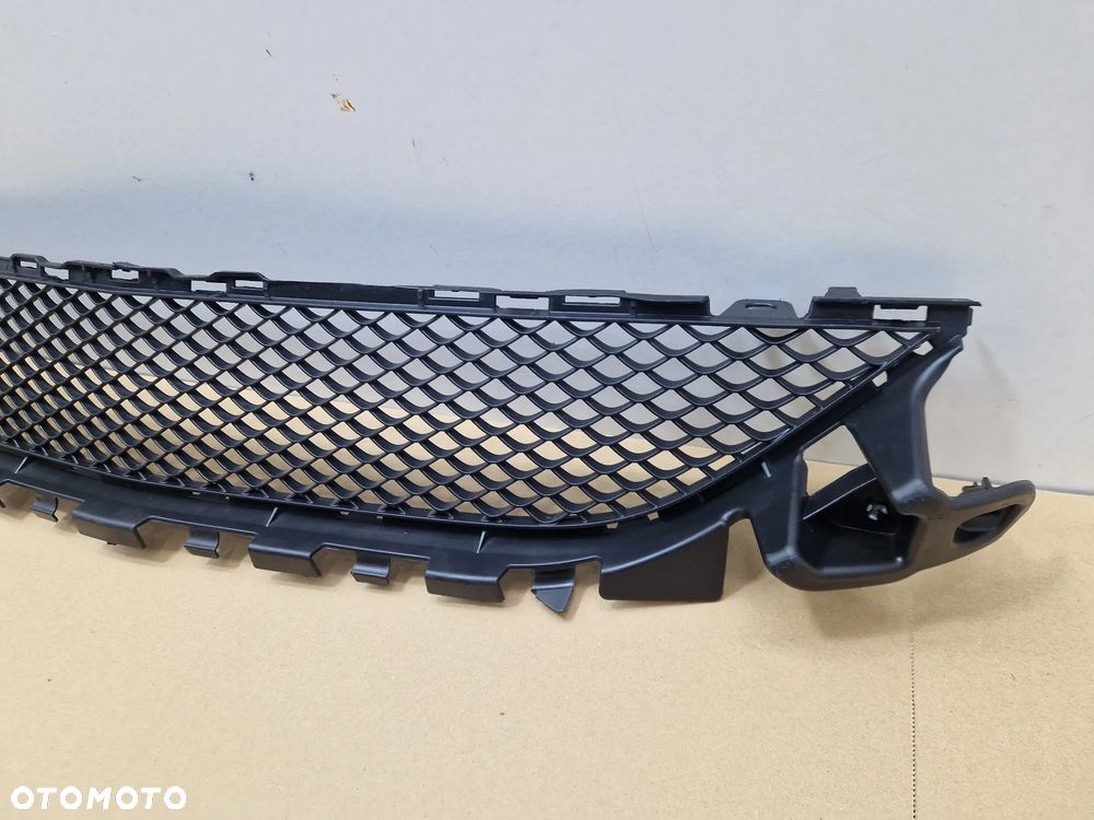 ATRAPA ZAŚLEPKA KRATKA Środkowa ZDERZAKA Przód MERCEDES AMG W205 S205 14-19 A2058852123 - 2