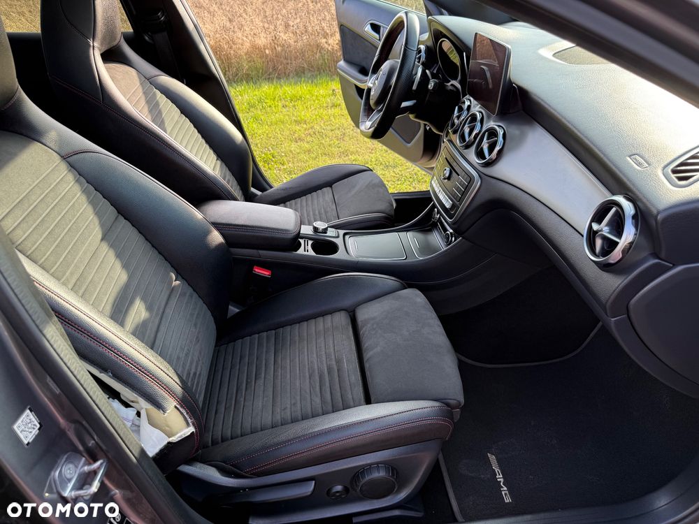 Mercedes-Benz GLA 200 7G-DCT AMG Line - 30