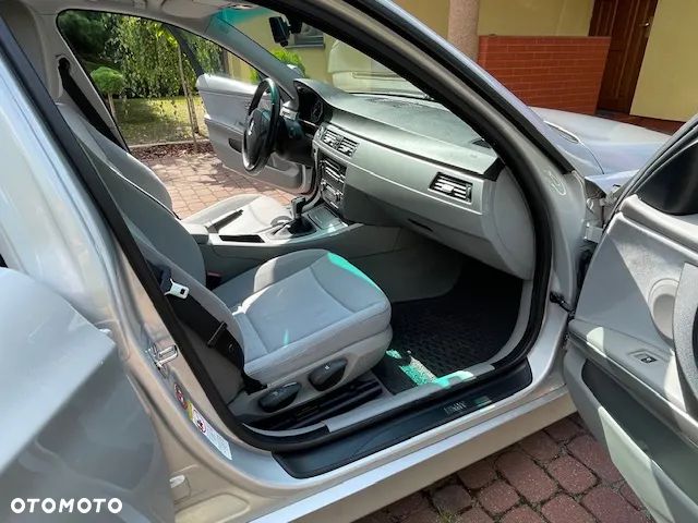 BMW Seria 3 318i - 13