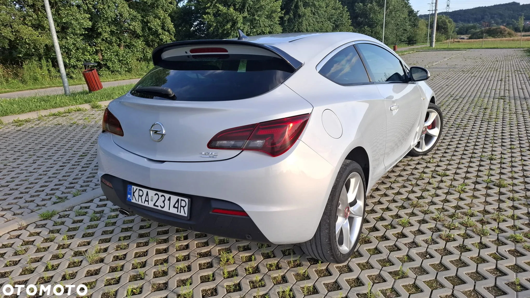 Opel Astra IV GTC 1.4 T Sport S&S - 4