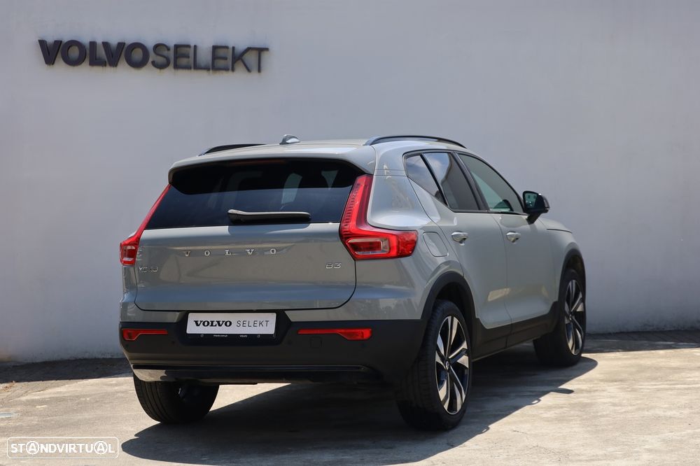 Volvo XC 40 2.0 B3 Plus Dark - 2