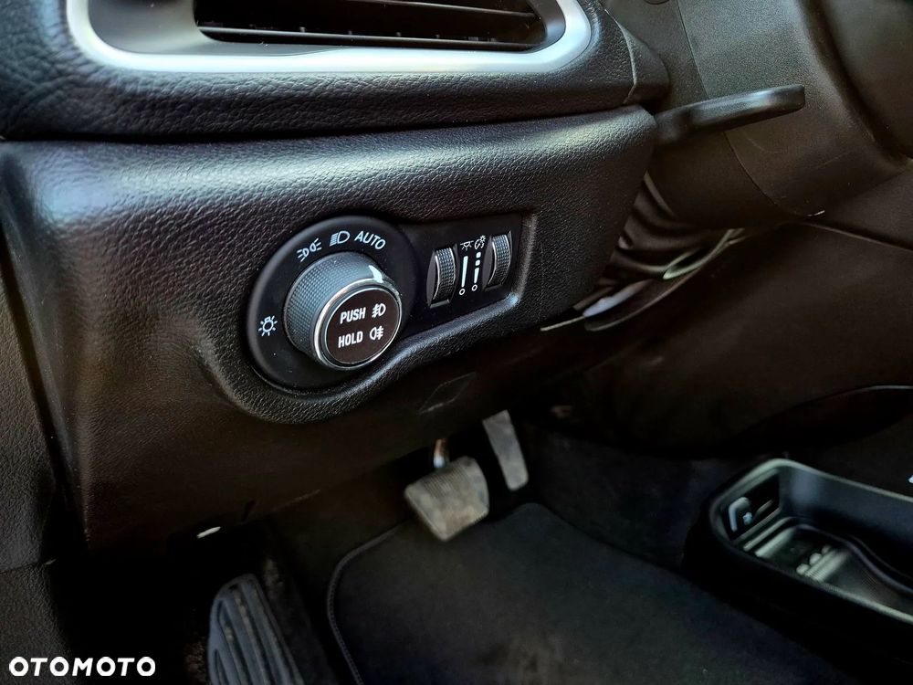 Chrysler Pacifica - 26