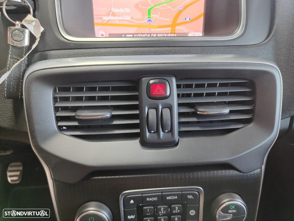 Volvo V40 2.0 D3 R-Design - 32