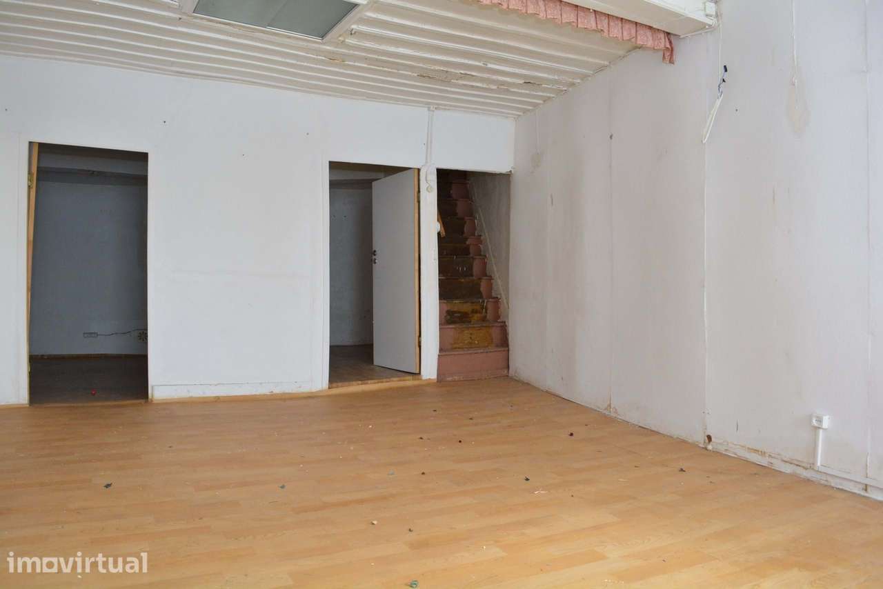 Predio com 3 Pisos -  Centro da Covilhã - Grande imagem: 4/22