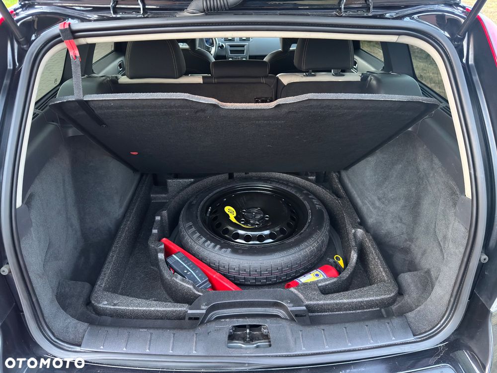 Volvo V50 D3 R-Design - 15
