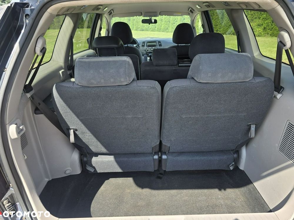 Mitsubishi Grandis - 18