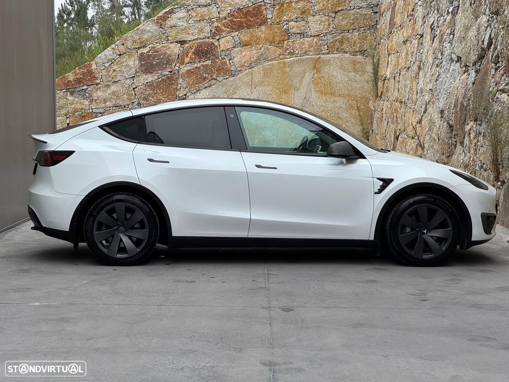 Tesla Model Y Standard Long Range RWD - 5