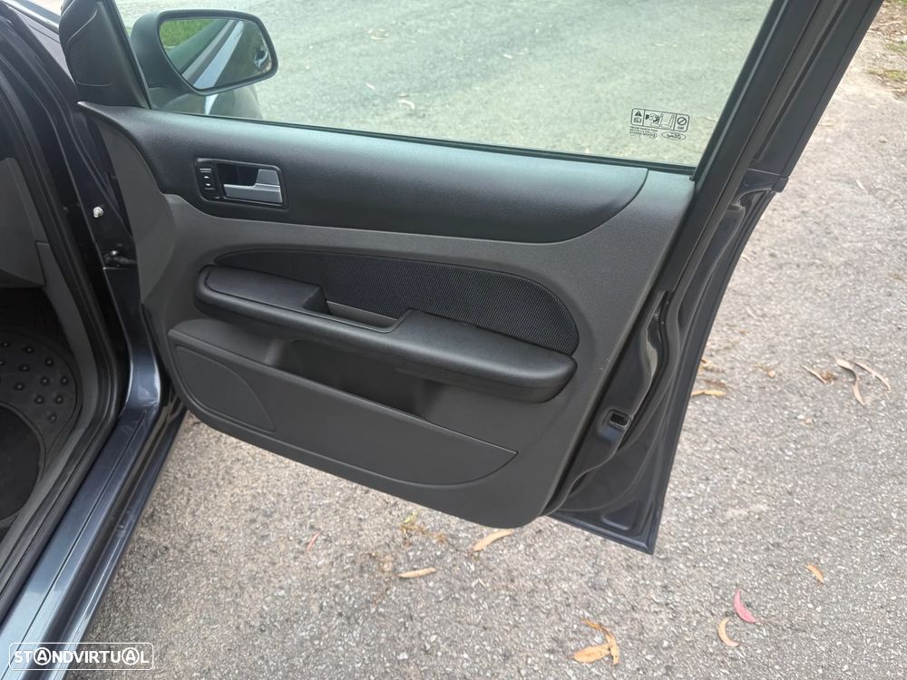 Ford Focus SW 1.6 TDCi Trend - 14