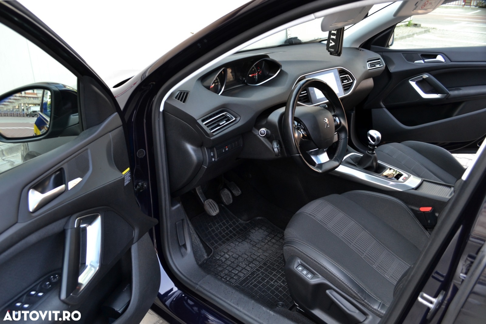 Peugeot 308 1.2 L PureTech Turbo S&S Active - 11