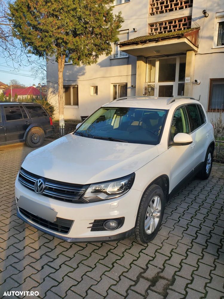 Volkswagen Tiguan - 1