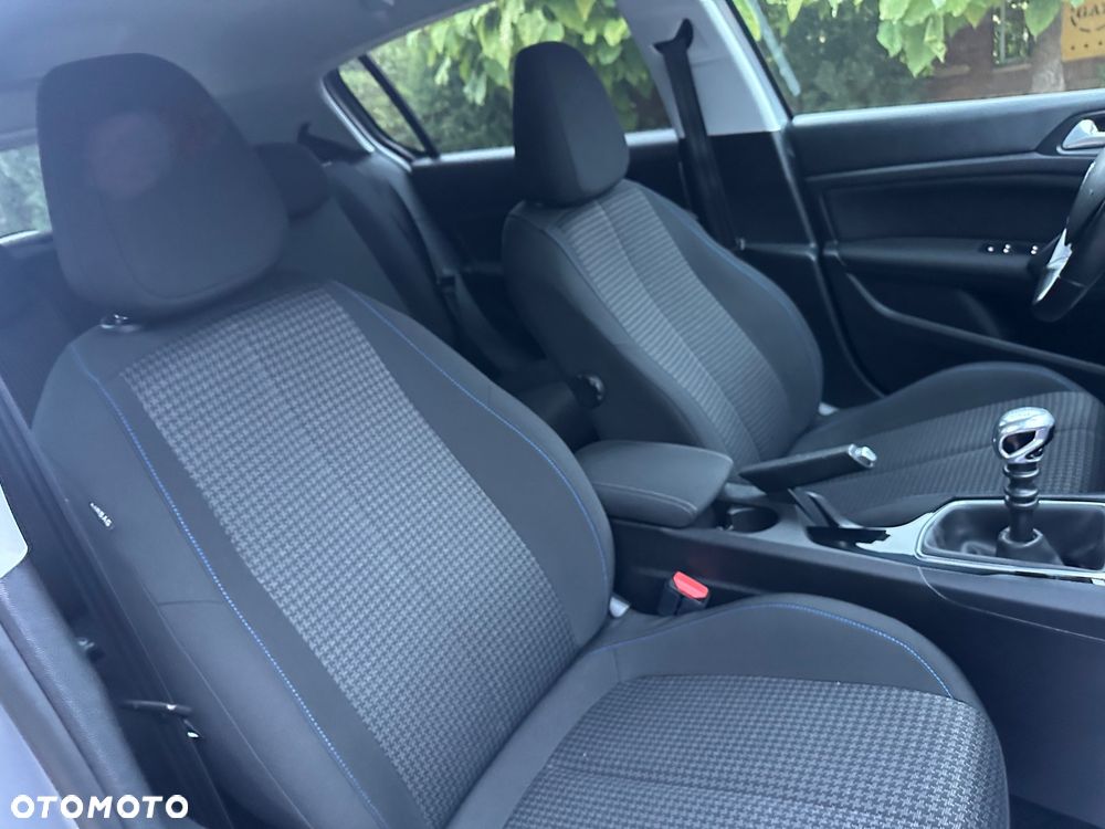 Peugeot 308 - 30
