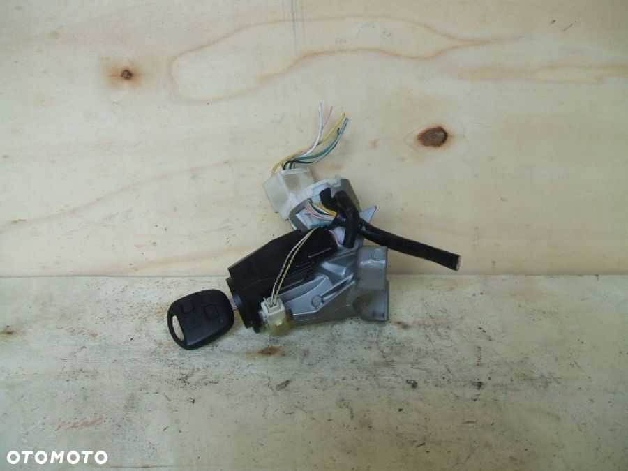 TOYOTA YARIS II STACYJKA KOSTKA kluczyk N0502241/256 - 2