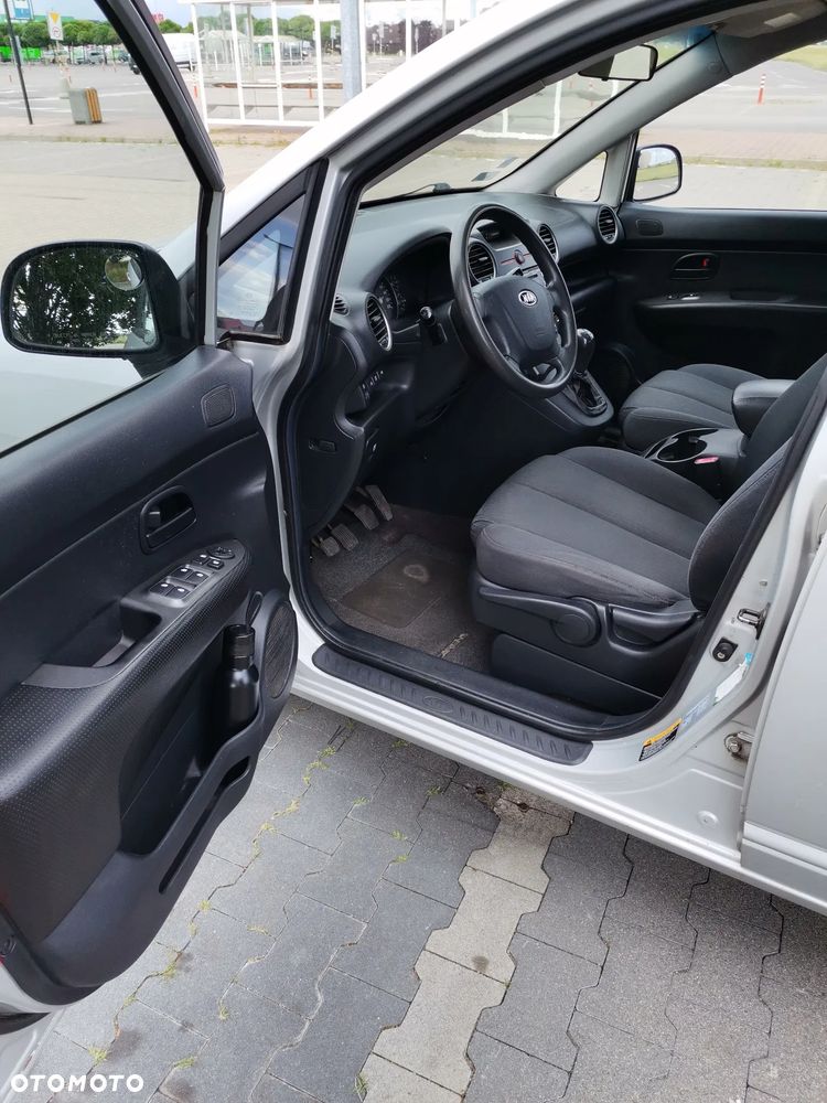 Kia Carens - 14