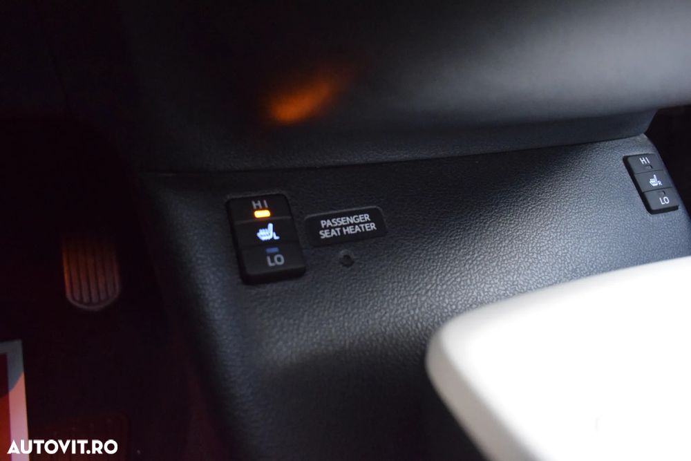 Toyota Prius (Hybrid) Sol Plus - 19