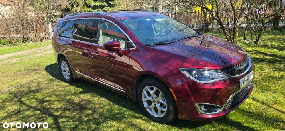 Chrysler Pacifica - 1