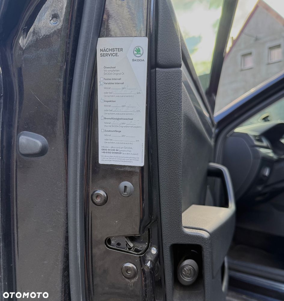 Skoda Superb 2.0 TDI DSG SportLine - 21