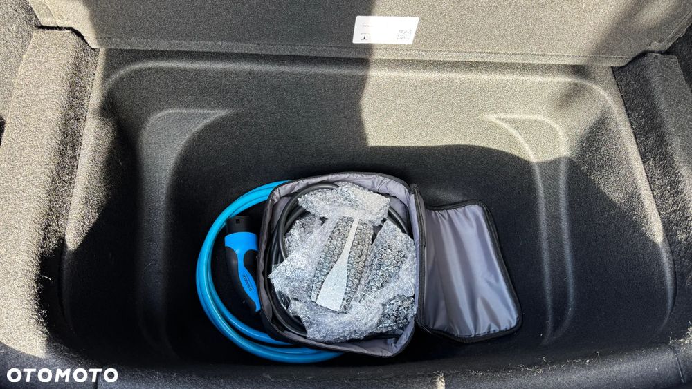 Tesla Y Long Range AWD - 38