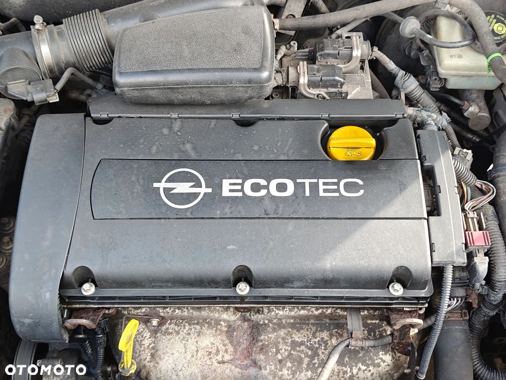 Opel Astra III GTC 1.6 Cosmo - 19