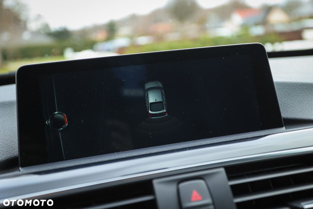 BMW Seria 3 330i Sport Line Sport - 35