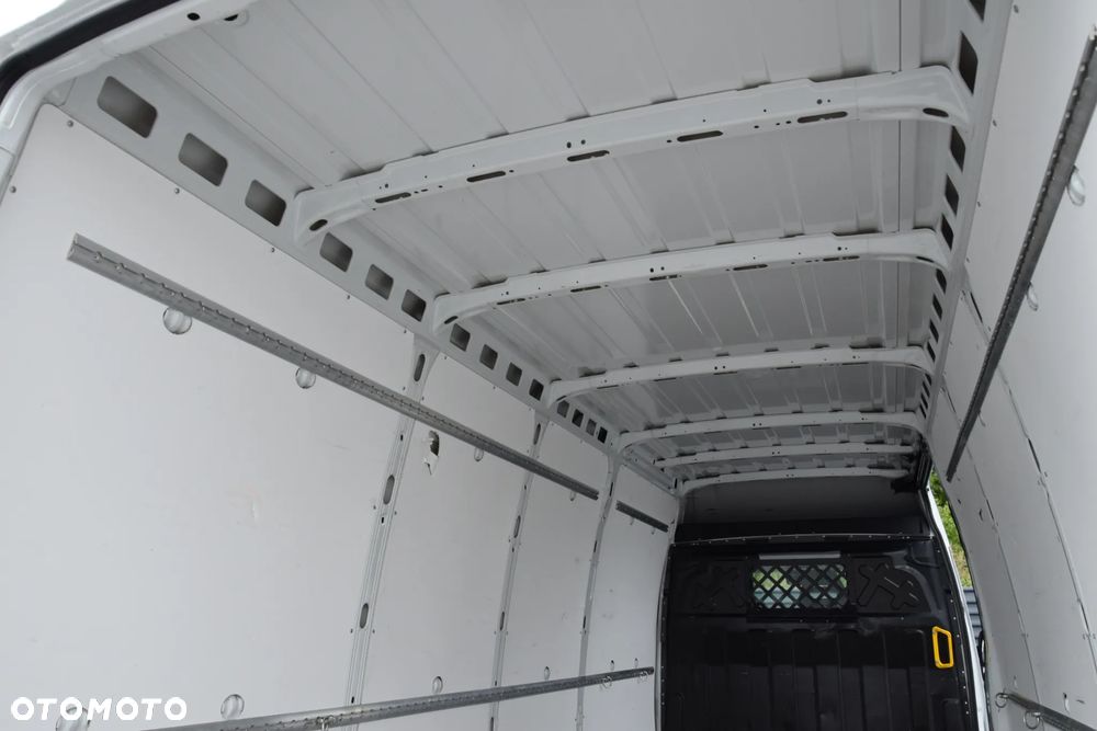 Iveco DAILY MAXI 35S16 / 2.3 - 160 KM / AUTOMAT HI-MATIC / NOWY MODEL / 3 OSOBY / DOSTAWCZE / BLASZAK / KLIMA / 2023 / SERWISOWANY / SPROWADZONY Z NIEMIEC - 21