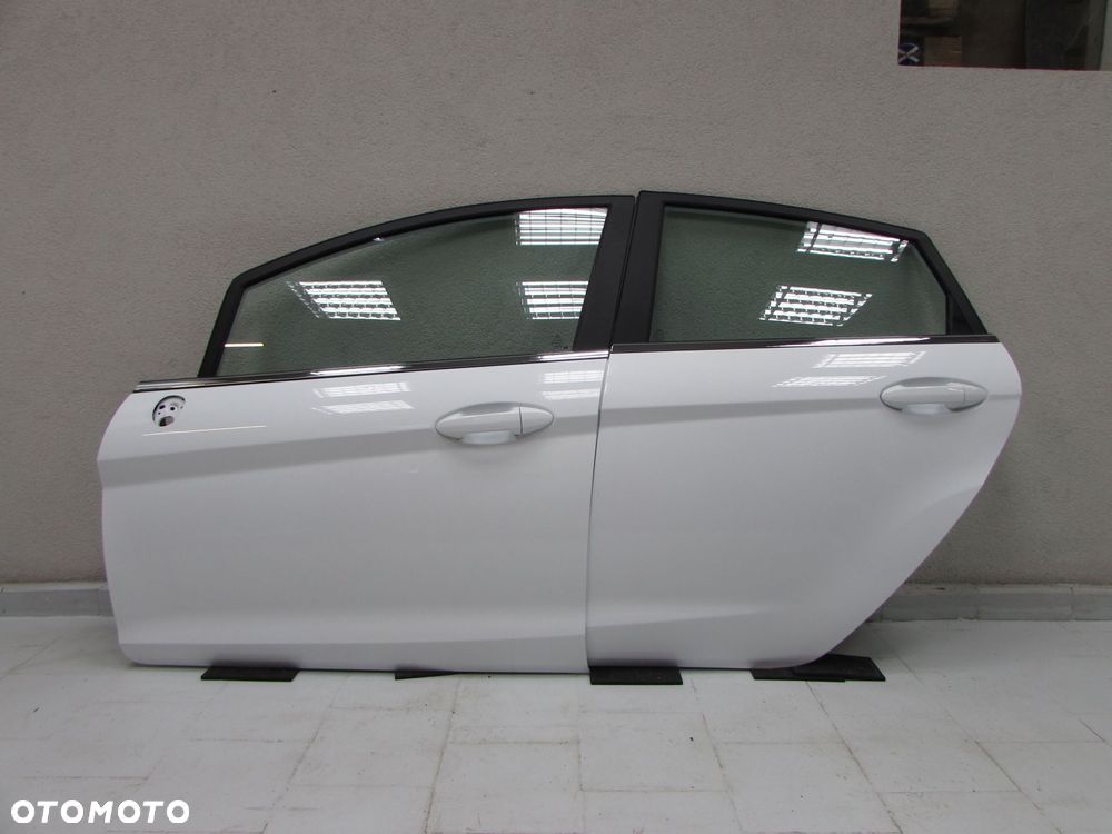 FORD FIESTA MK7 VII LIFT 12-17 DRZWI PRZOD LEWE KPL FROZEN WHITE H7 DO ZALOZENIA - 1