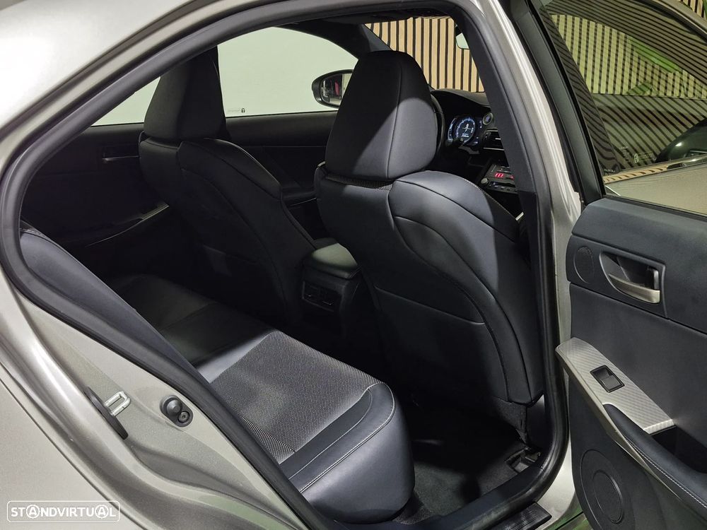 Lexus IS 200 t SPORT - 35