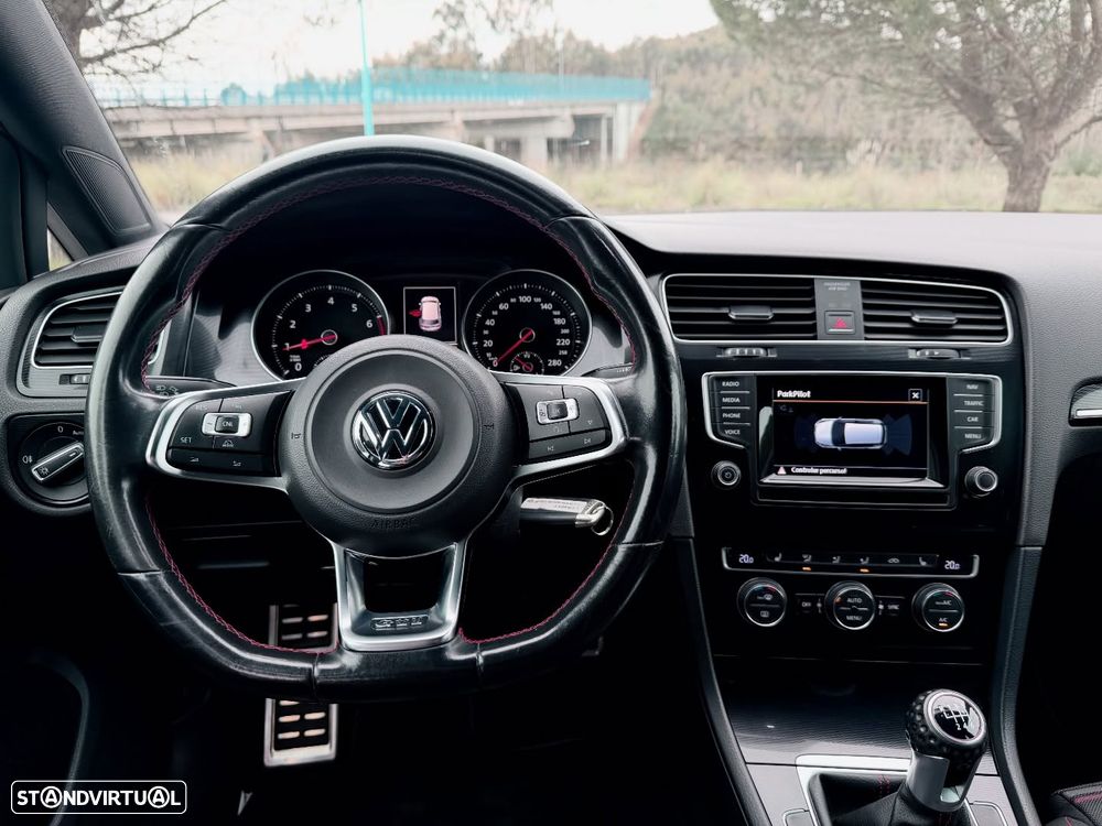 VW Golf GTI BlueMotion - 13