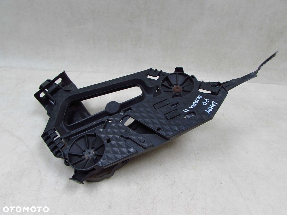 SKODA OCTAVIA II 04-08 SLIZG MOCOWANIA PLYTA LAMPY REFLEKTORA PRZOD PRAWY 1Z0941340 - 2