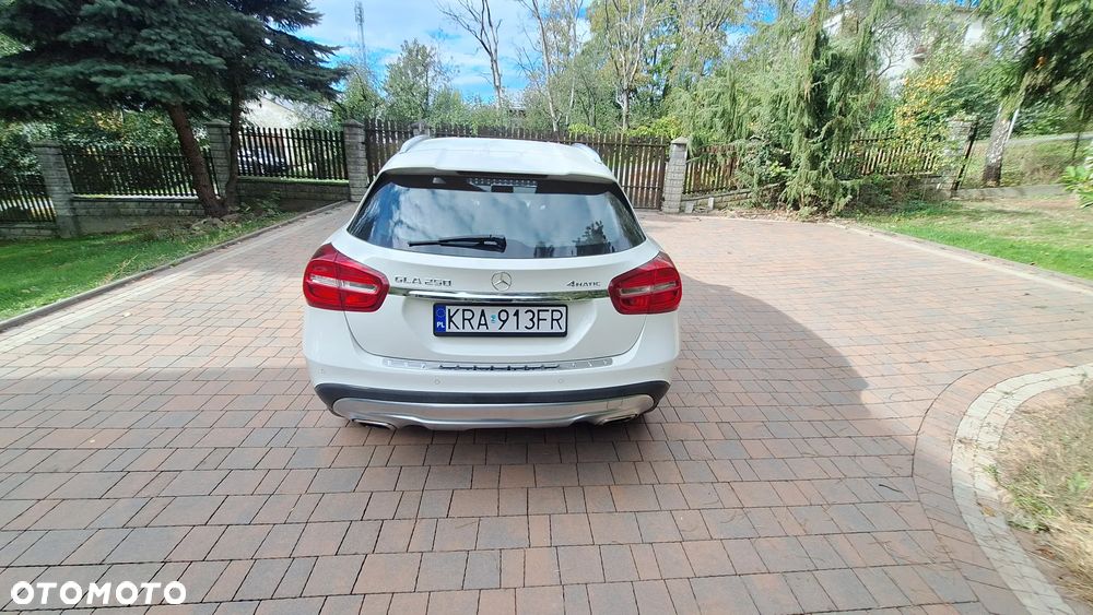 Mercedes-Benz GLA 250 4Matic 7G-DCT AMG Line - 9