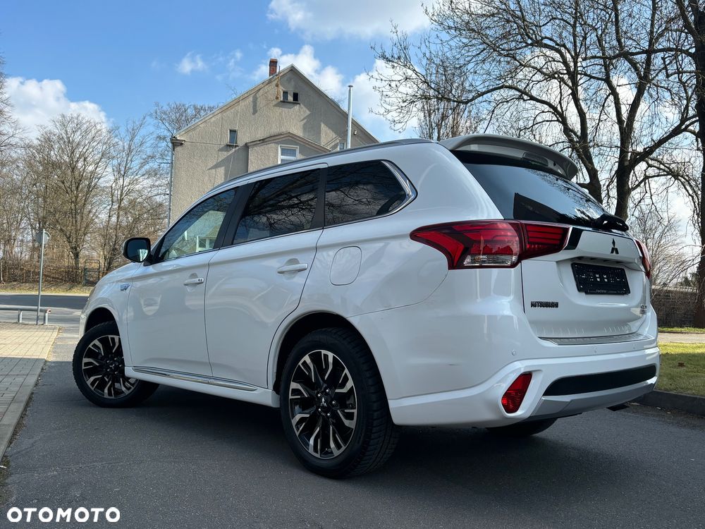 Mitsubishi Outlander 2.0 4WD Top - 18