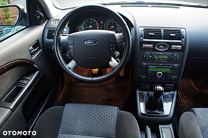 Ford Mondeo 1.8 Ghia - 17