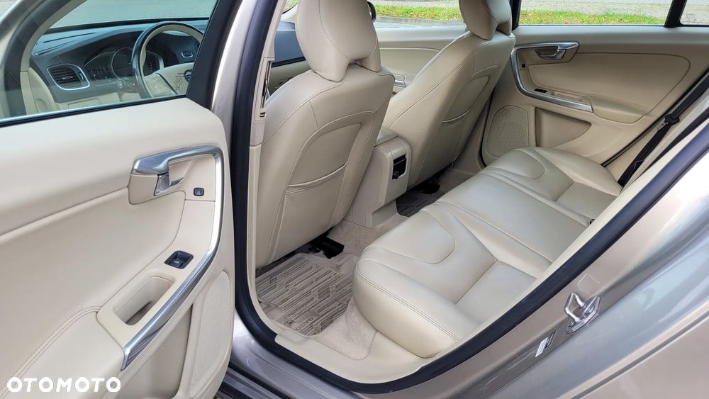 Volvo V60 T5 Drive-E Summum - 16