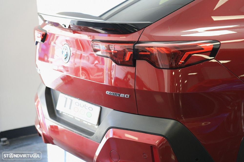 BMW iX2 eDrive20 - 8