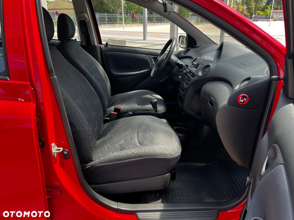 Toyota Yaris 1.0 Sol MM - 12