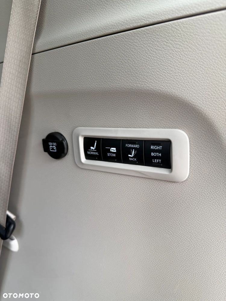 Chrysler Pacifica - 24