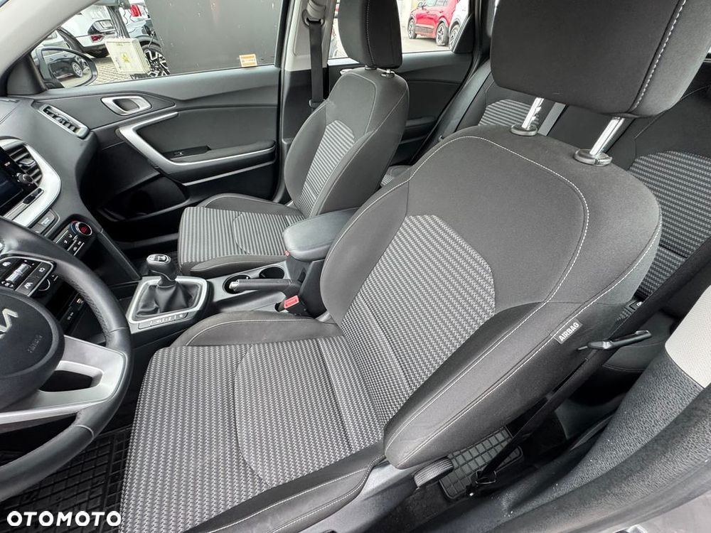 Kia Ceed 1.5 T-GDI M - 11