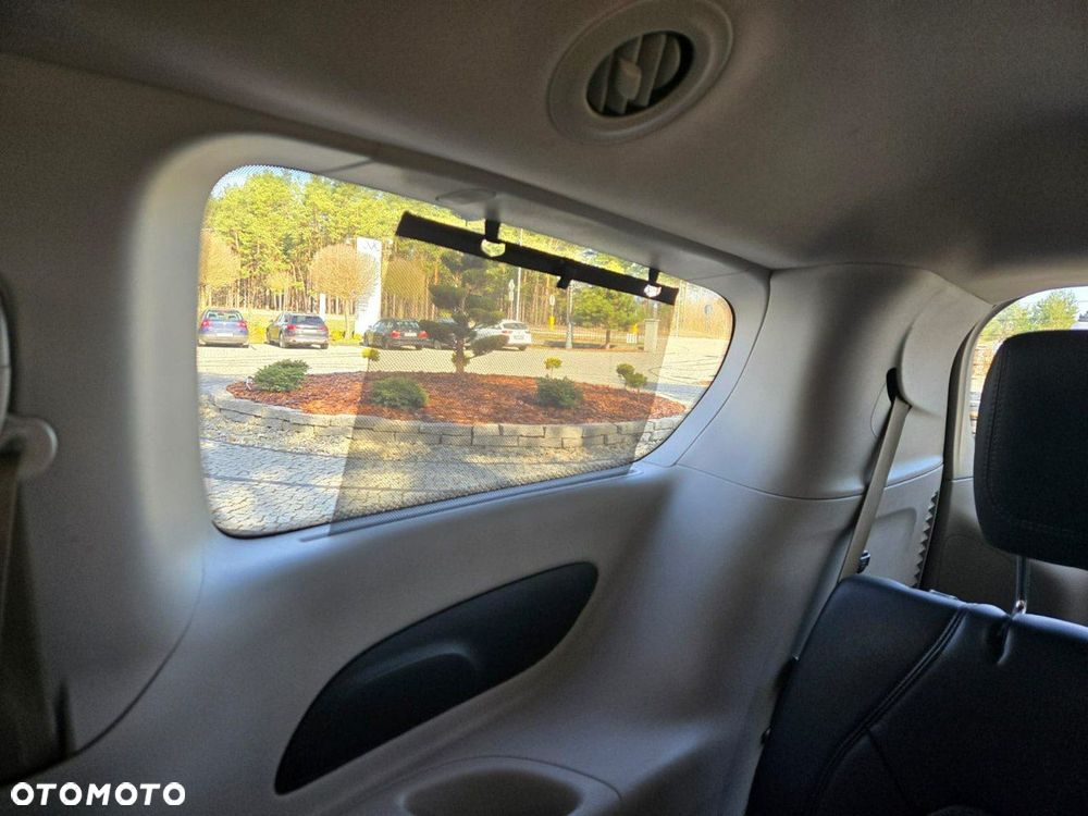 Chrysler Pacifica - 19