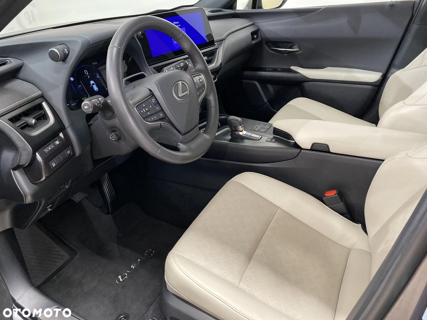 Lexus UX - 3