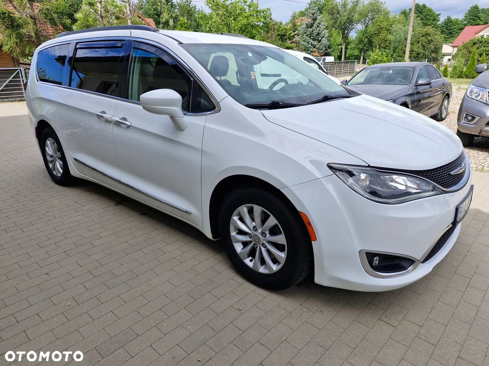 Chrysler Pacifica - 3