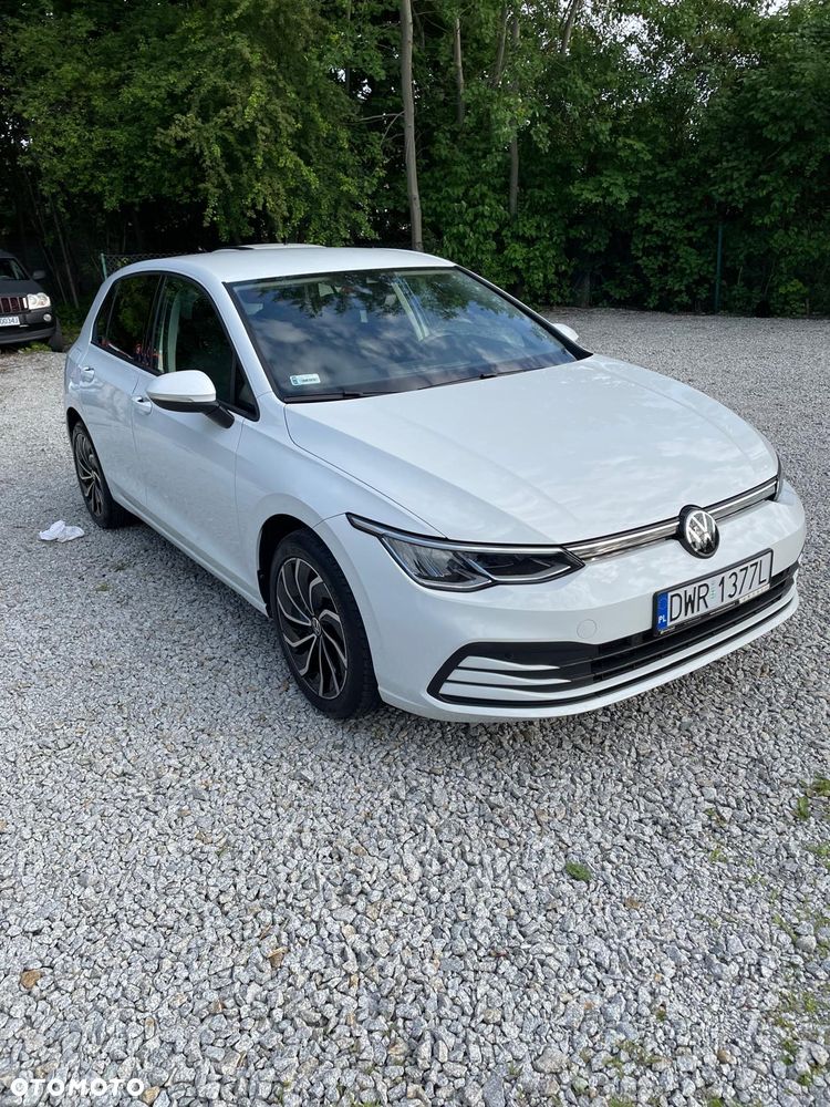 Volkswagen Golf 1.5 eTSI Life DSG - 1