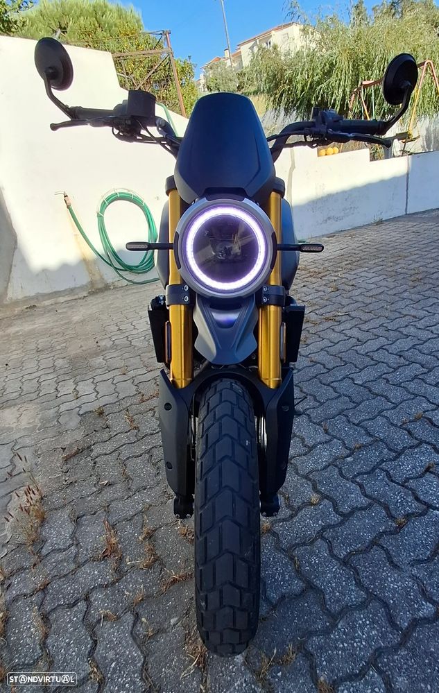Moto Morini Seiemmezzo SCR Scramble - 2