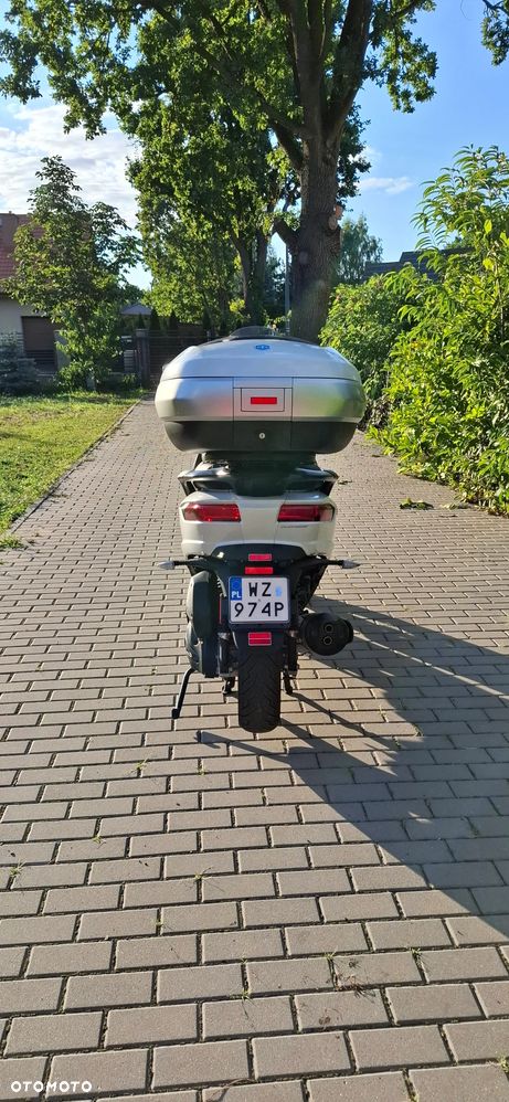 Piaggio MP-3 - 5