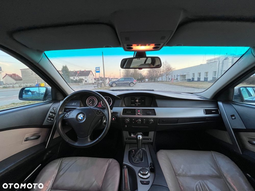 BMW 5 Series 2005 photo 2