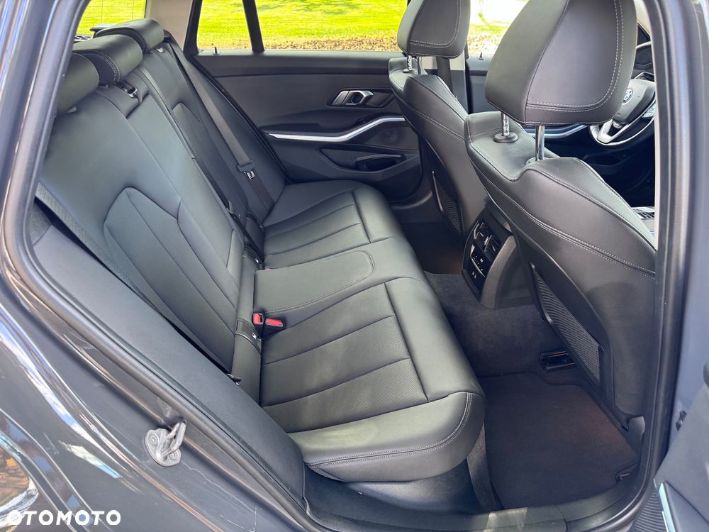 BMW Seria 3 320d xDrive Luxury Line sport - 18