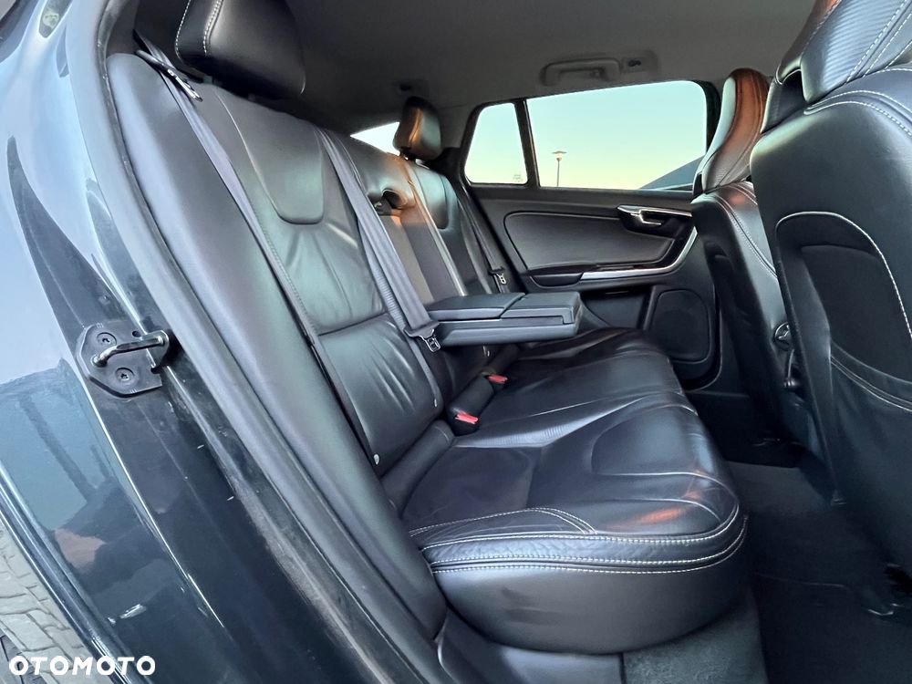 Volvo V60 D3 R-Design Summum - 10